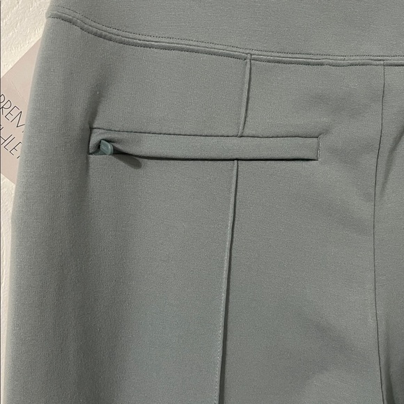 Athleta Pants Womens Sz 0 Green Eastbound Straight Leg Wrinkle Resistant Preppy - Picture 10 of 12